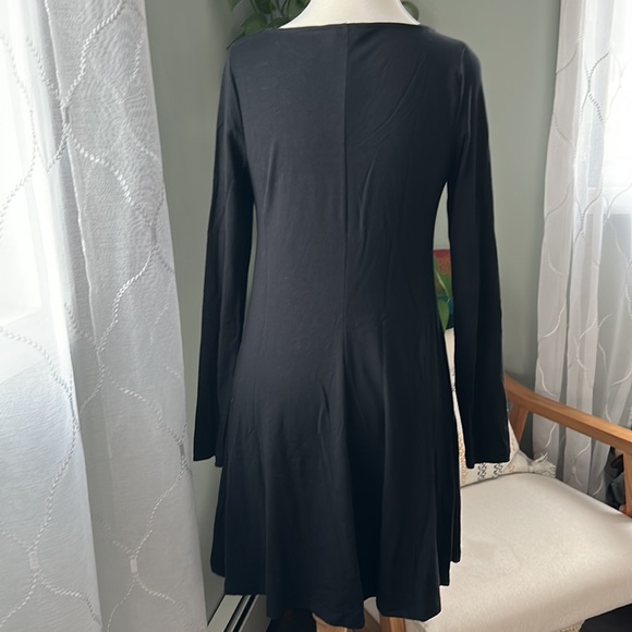 Express • Black V Neck Long Sleeve Dress - Picture 4 of 9